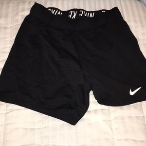 BLACK NIKE SHORTS